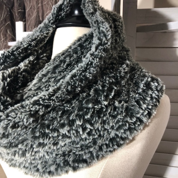Faux Fur Infinity Scarf Gray One Size - Picture 6 of 8